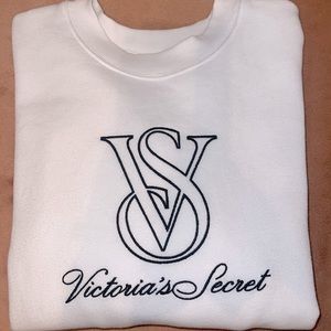 Size: Large - in good condition just need closet space !🩷